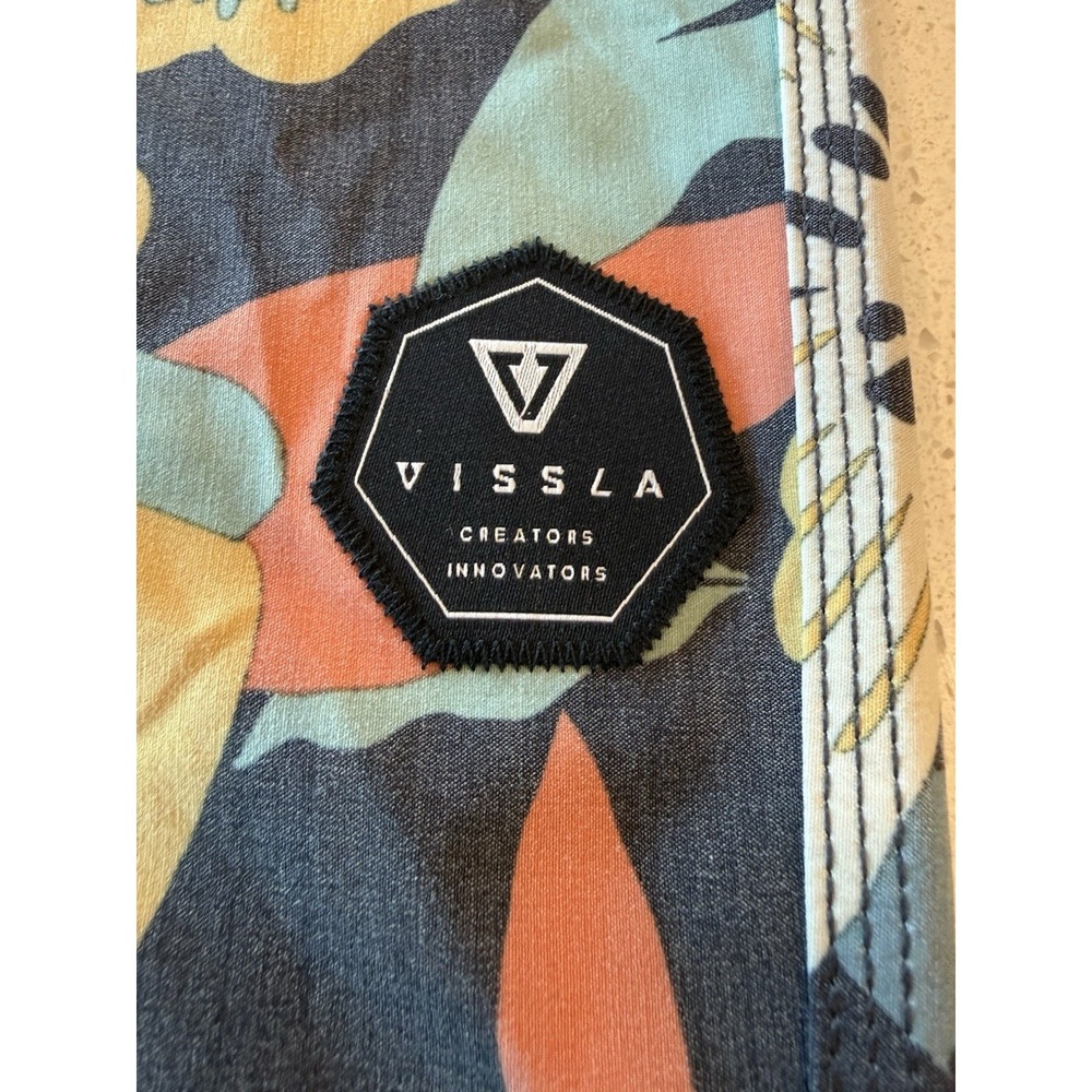 VISSLA Men's Floral Board Shorts Size 32 - Picture 5 of 12